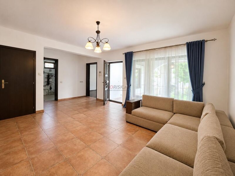Pipera, casa individuala, 242 mp, zona linistita, curte privata.