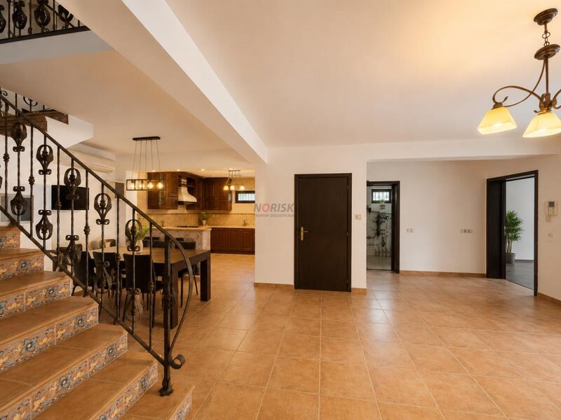 Pipera, casa individuala, 242 mp, zona linistita, curte privata.