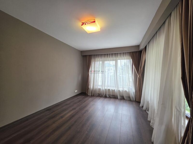 Pipera, casa individuala, 242 mp, zona linistita, curte privata.