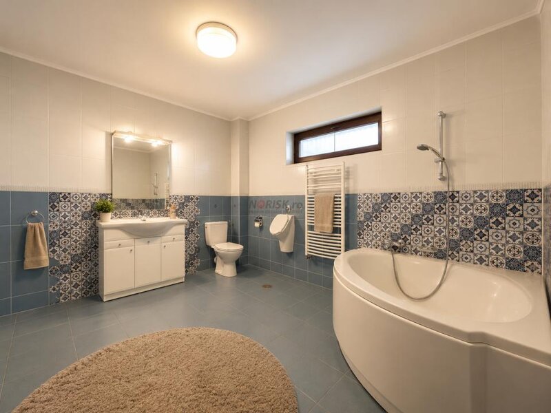 Pipera, casa individuala, 242 mp, zona linistita, curte privata.