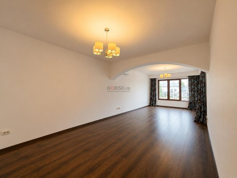 Pipera, casa individuala, 242 mp, zona linistita, curte privata.