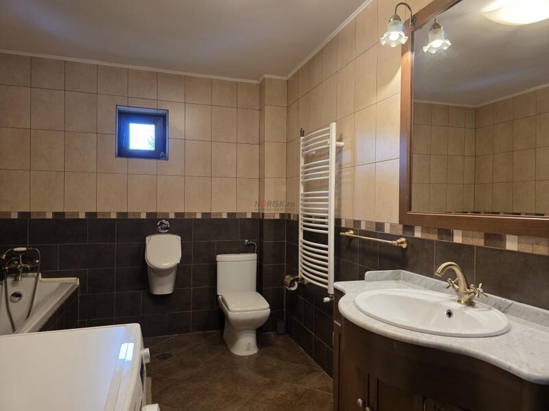 Pipera, casa individuala, 242 mp, zona linistita, curte privata.